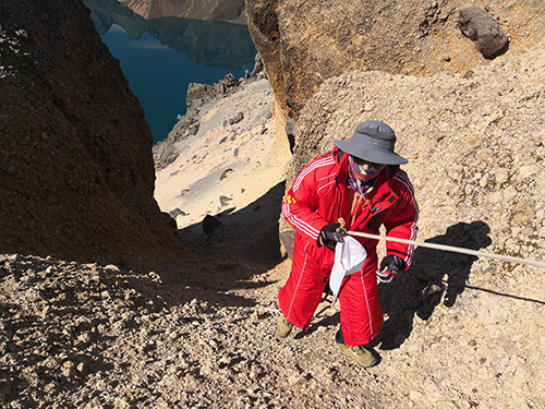 守护长白山景区的“蜘蛛人”