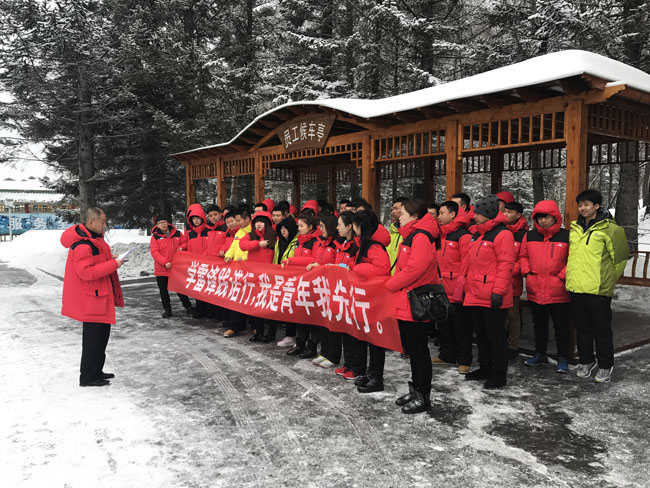 学雷锋践诺行，我是青年我先行